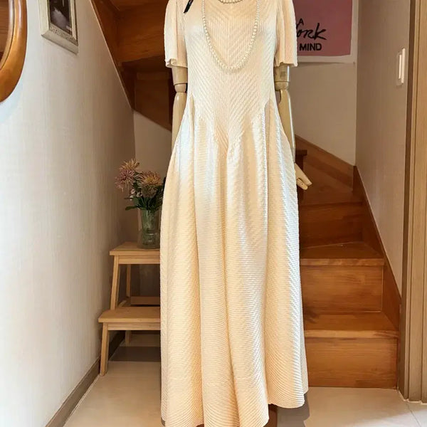 [BUNJANG] Cream Textured Asymmetrical Hem Long Dress / 크림색 텍스쳐 원피스 주름. 사선 언발