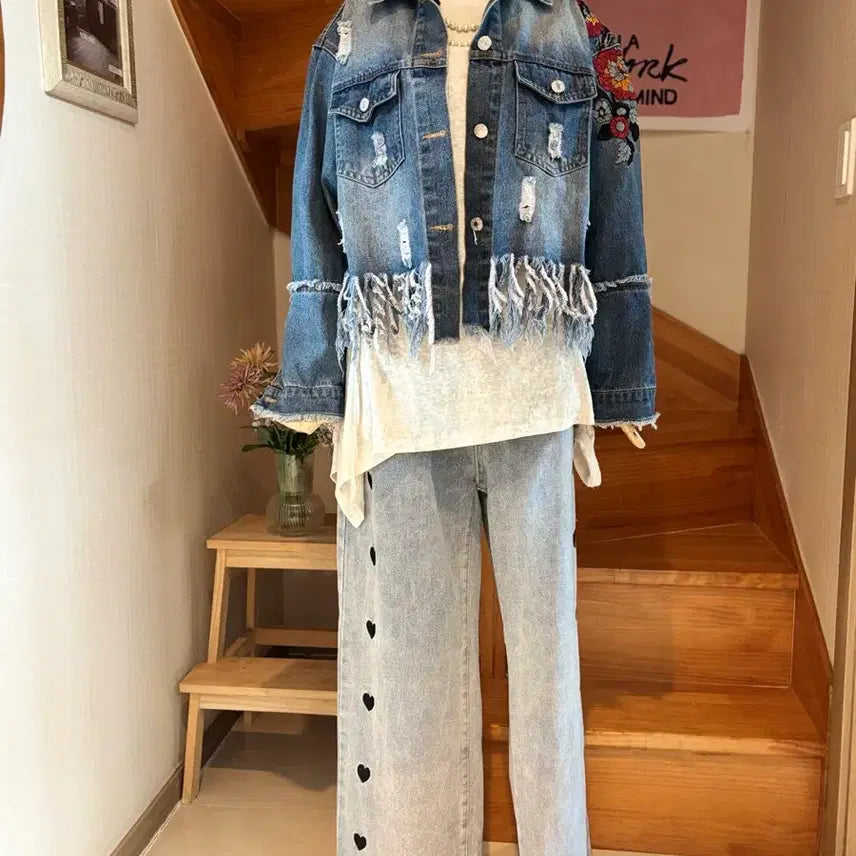 [BUNJANG] Denim Jacket with Floral Embroidery / 데님자켓 꽃자수