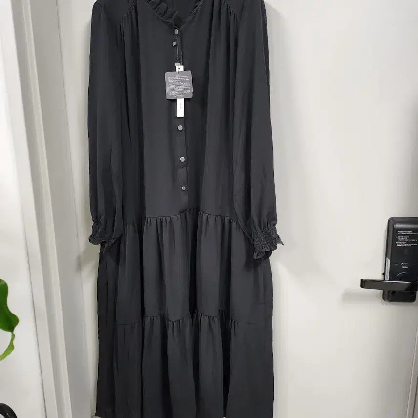 [BUNJANG] Black Frill V-Neck Maxi Dress (Size 88) / 새옷) 88 캉캉 롱원피스 블랙 여신원피스 88사이즈