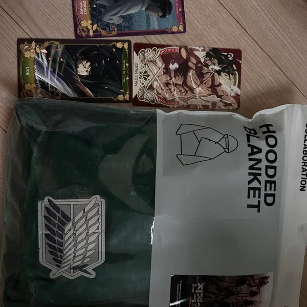 [BUNJANG] SPAO Attack on Titan Cloak (Sealed) + Levi Eren Arcana Set / 스파오 진격의거인 망토(미개봉) + 리바이 에렌 아르카나