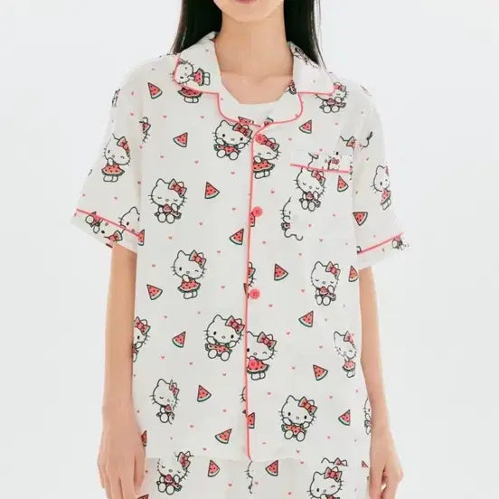 [BUNJANG] SPAÓ x Hello Kitty Short Sleeve Pajamas M to L Exchange / 스파오 키티 잠옷 새상품 m -> L 교환원해요