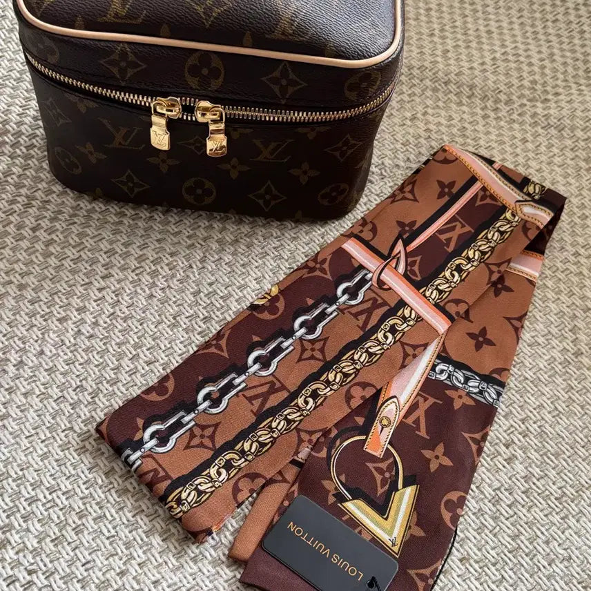 [BUNJANG] Louis Vuitton LV Silk Scarf / 루이 방도 루이스카프 실크스카프 새상품