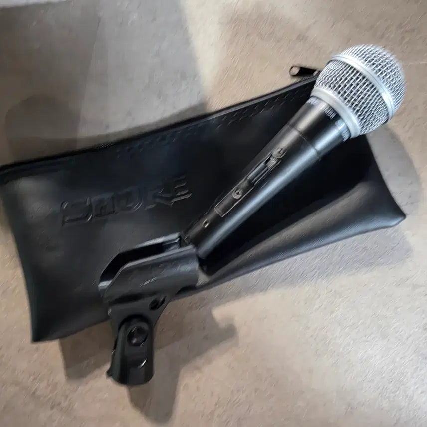 [BUNJANG] Shure SM58 BK Dynamic Microphone (With Switch) / 슈어 SM58 BK 다이나믹 마이크 스위치있는 모델, 박스는 없습니다