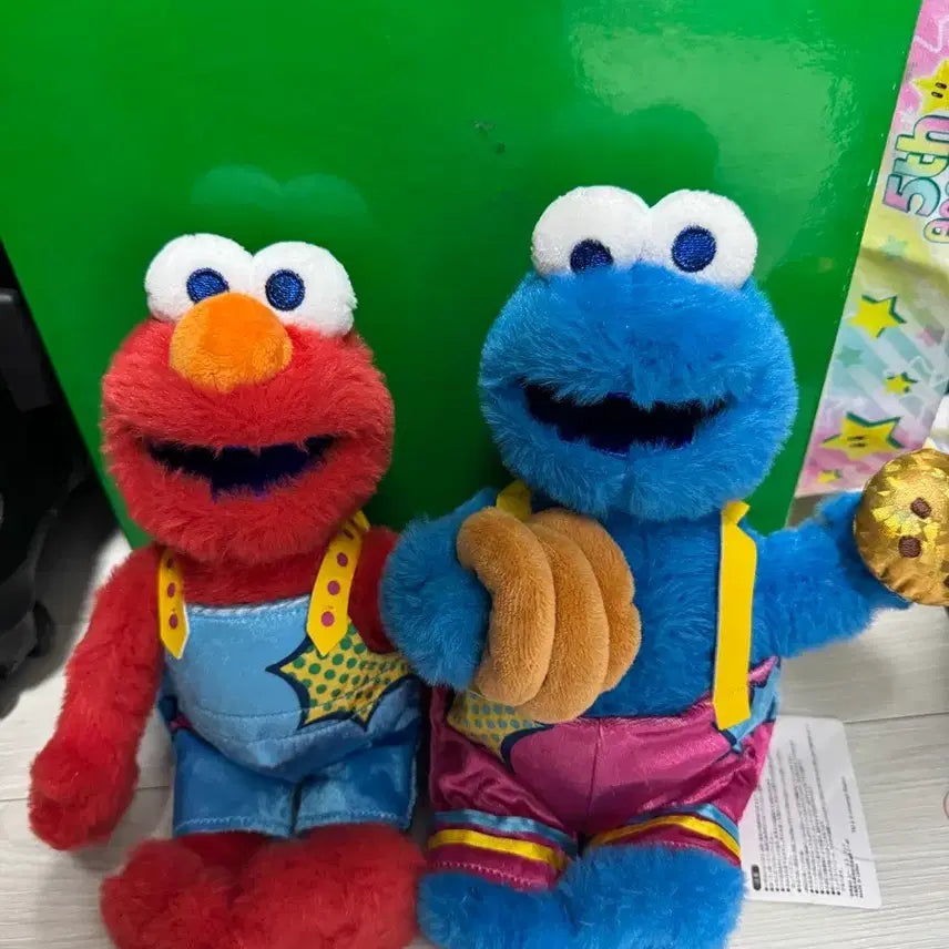 [BUNJANG] Universal Studios 25th Anniversary Elmo & Cookie Monster Plush Set / 유니버셜 25주년 엘모,쿠키몬스터 인형