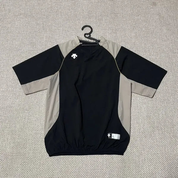 [BUNJANG] Descente Baseball Short-Sleeve Warm-Up T-Shirt Size S / S 데상트 베이스볼 반팔 웜업 B.8363