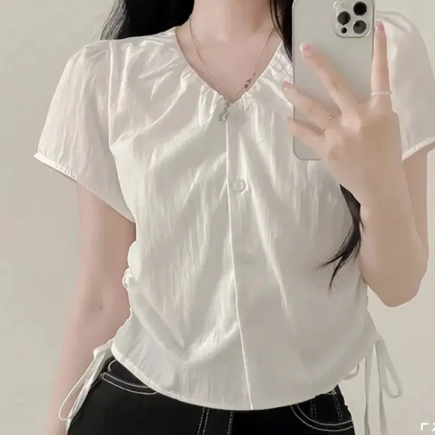 [BUNJANG] Gathered V-Neck Short Sleeve Blouse with Side Shirring and Defined Waist / 옆셔링/허리잘록 모아 브이넥 반팔 블라우스