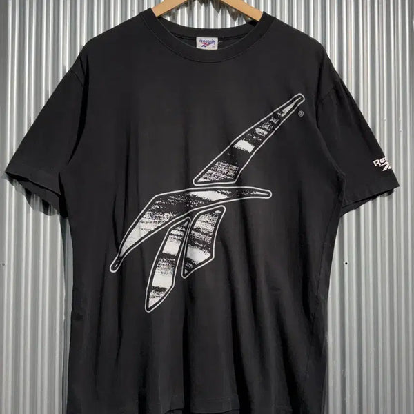 [BUNJANG] Reebok Vector Big Logo T-Shirt Black / [100/L] 리복 Reebok 벡터 빅로고 반팔티 블랙 티셔츠 2.5