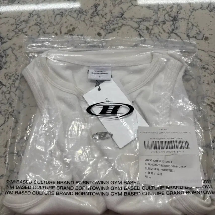 [BUNJANG] Born To Win White Sleeveless Semi Crop Top / 새상품)본투윈 화이트 민소매 세미크롭탑
