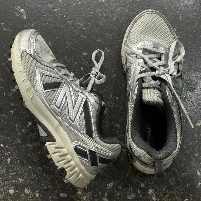 [BUNJANG] New Balance 410 Sneakers / 235 뉴발란스 410 스니커즈