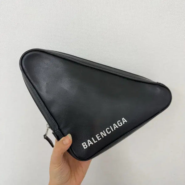 [BUNJANG] Balenciaga Black Triangle Pouch / 발렌시아가 블랙 삼각 파우치