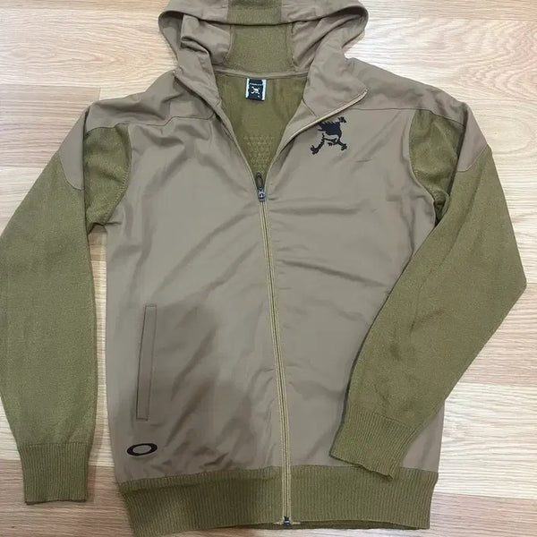 [BUNJANG] Oakley Archive Skull Logo Hooded Zip-Up Jacket L / 오클리 아카이브 스컬로고 후드 집업 L