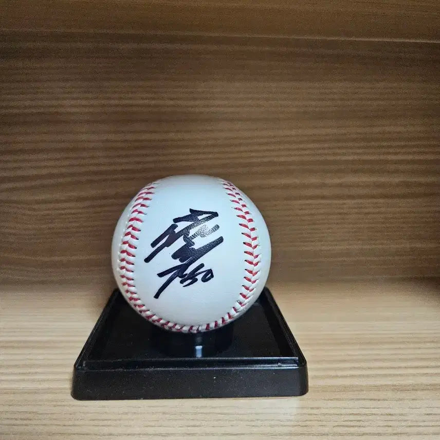 [BUNJANG] Sungyeol Signed Baseball with Stand / 이성열 싸인볼