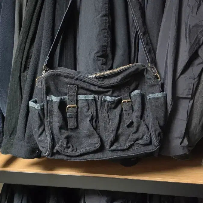 [BUNJANG] Perrine Mail Bag Black / 퍼렌 메일백 블랙