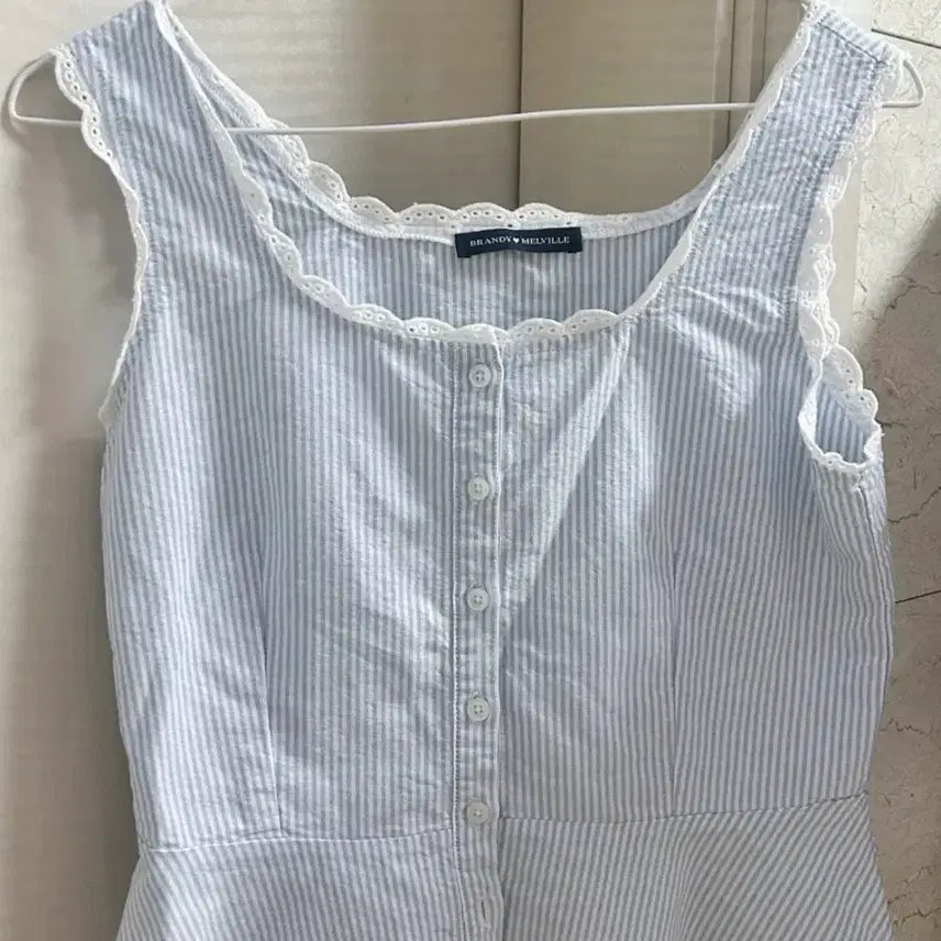 [BUNJANG] Brandy Melville Striped Sleeveless Blouse / 브랜디멜빌 스트라이프 나시 블라우스 (새상품)