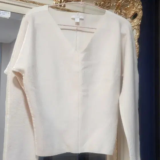 [BUNJANG] COS V-Neck Knit Ivory XS / COS 브이넥 니트 아이보리 xs사이즈