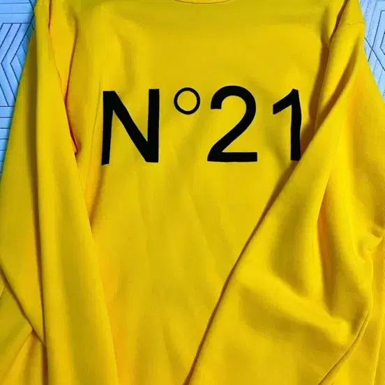 [BUNJANG] N21 Sweatshirt Size 42 / N21 맨투맨 42사이즈 판매