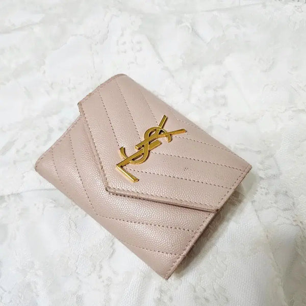 [BUNJANG] Saint Laurent Cassandra Matelassé Compact Tri-fold Wallet Pale Pink / YSL 입생로랑 중지갑 생로랑 카산드라 마틀라세 컴팩트 트라이폴드 월렛 그레인 드 뿌드르 엠보스 레더 연핑크