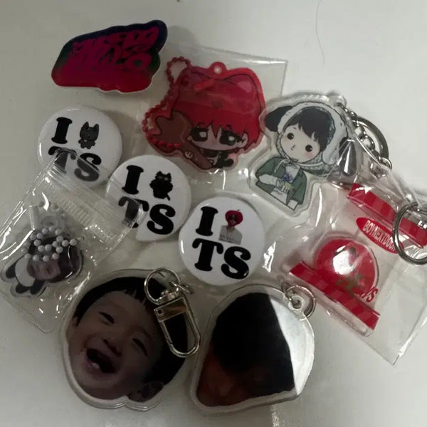 [BUNJANG] BOYNEXTDOOR Taesan Seongho RDW Badge Keyring / 보이넥스트도어 태산 정상현 알디원 뱃지 키링