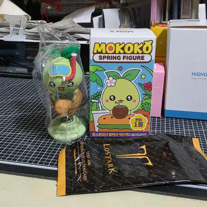 [BUNJANG] Mom's Touch Mokoko Summer Vacation Spring Figure + Card Pack (No Coupon) / 맘스터치 모코코 썸머 바캉스 스프링피규어 + 카드팩(쿠폰없음)
