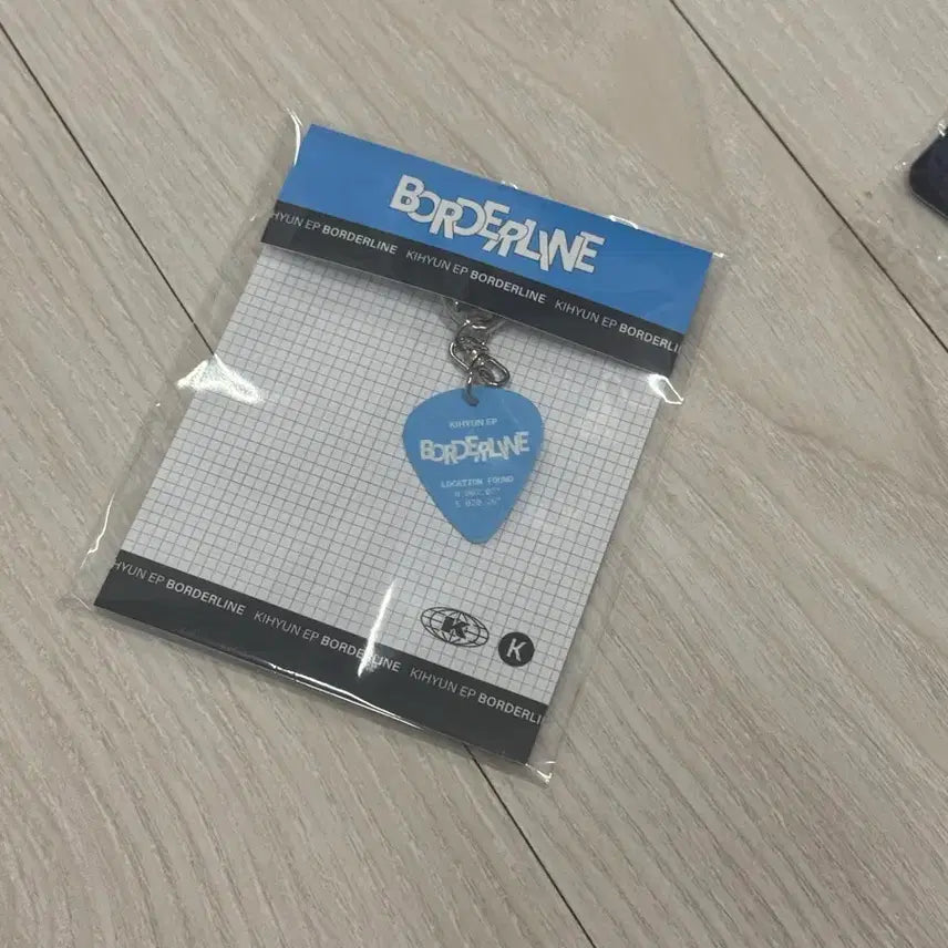 [BUNJANG] KIHYUN Borderline Photocard Holder / 기현 보더라인 키링