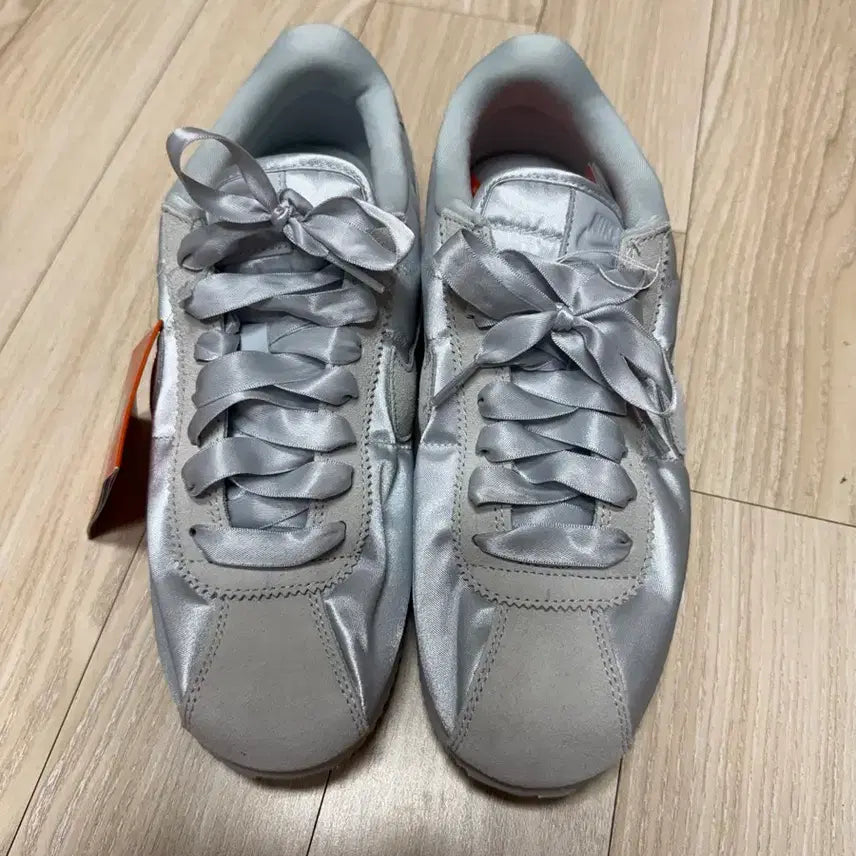 [BUNJANG] Nike Cortez Silver Satin Ribbon Sneakers US 9 / 나이키 코르테즈 실버 새틴 리본 끈 us9