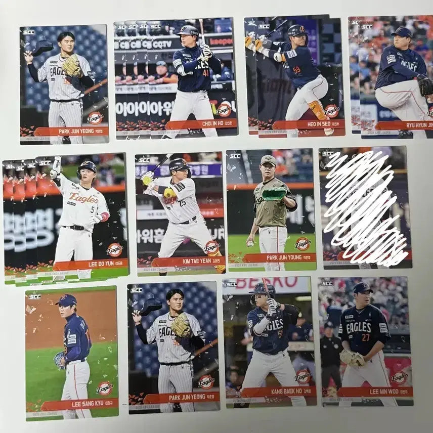 [BUNJANG] KBO Official Collection Card Plus Hanwha Eagles Normal Holo Photocard Park Jun-young Ryu Hyun-jin / Kbo 2026 오피셜 컬렉션 카드 플러스 한화 이글스 노멀 홀로 포카 포토카드 박준영 류현진