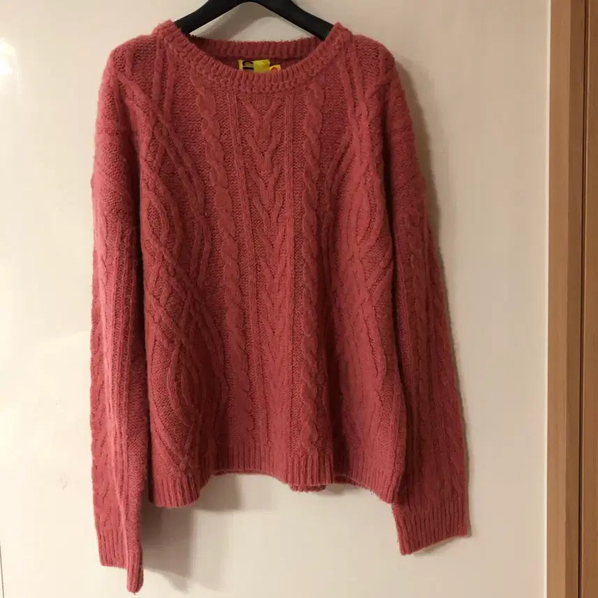[BUNJANG] Lucky Chouette Oversized Pink Cable Round Knit Sweater / 럭키슈에뜨 오버핏 핑크 케이블 라운드 니트 스웨터