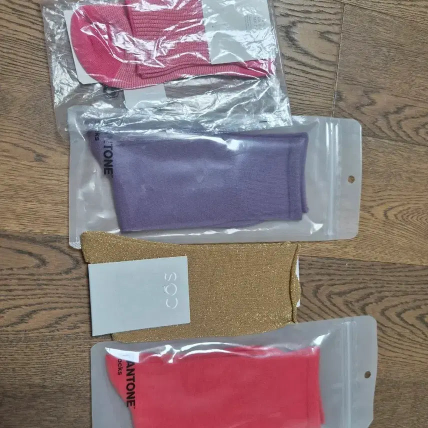 [BUNJANG] COS x Pantone Socks Set (Gold, Pink, Purple) / COS 골드 삭스 2개 + 팬톤 핑크/퍼플 삭스 2개