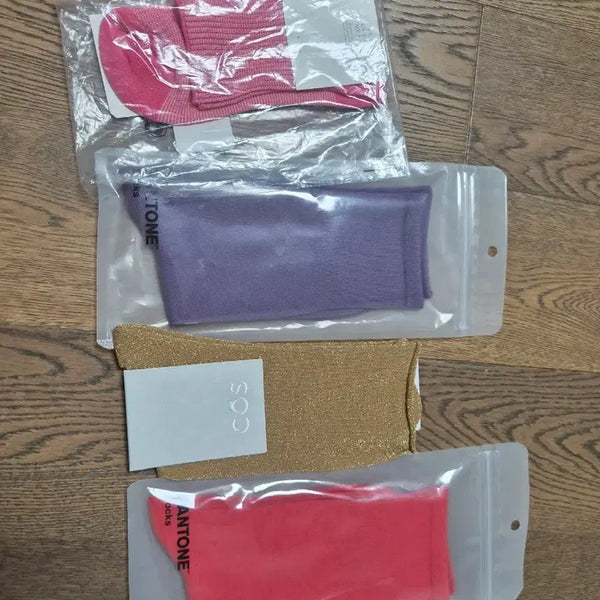 [BUNJANG] COS x Pantone Socks Set (Gold, Pink, Purple) / COS 골드 삭스 2개 + 팬톤 핑크/퍼플 삭스 2개
