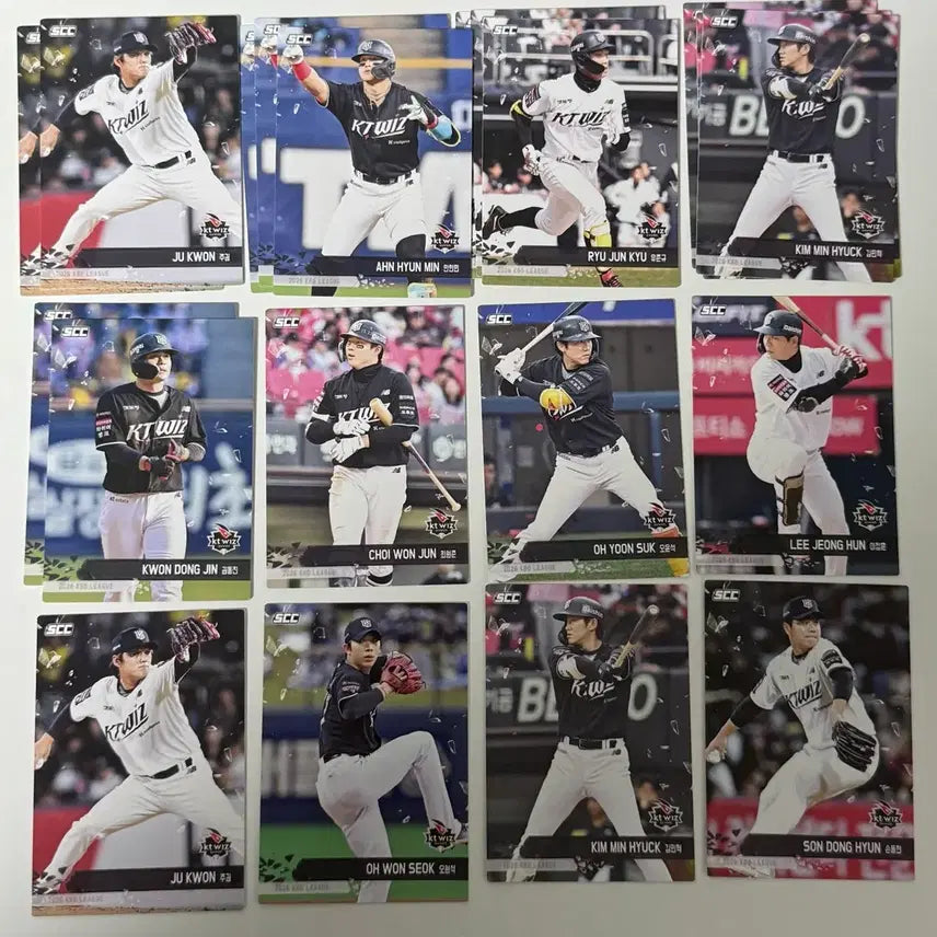 [BUNJANG] KBO Official Collection Card Plus 2026 KT Wiz Normal Record Bundle Set Ahn Hyun-min Kim Min-hyuk / Kbo 2026 오피셜 컬렉션 카드 플러스 kt 케이티 위즈 노멀 레코드 포카 포토카드 일괄 안현민 김민혁