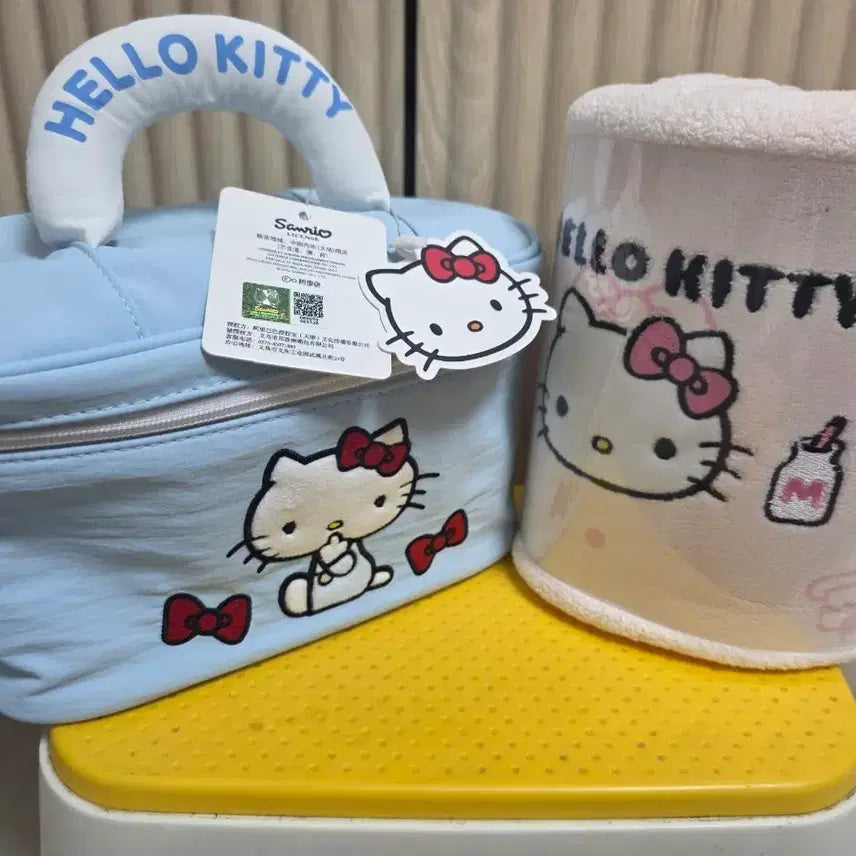 [BUNJANG] Hello Kitty Pouch + Blanket Set / 헬로키티 파우치 + 담요 세트 새상품 산리오