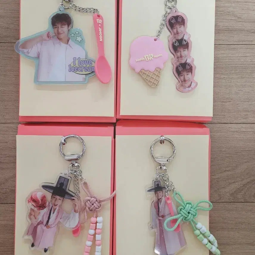 [BUNJANG] Park Jihoon Baskin Robbins Collaboration Keyring 4-Piece Full Set / 배라 박지훈 키링 4종 풀세트