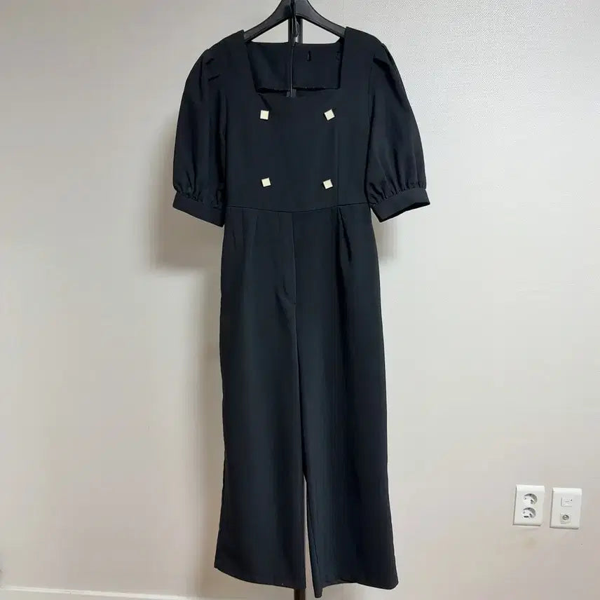 [BUNJANG] Square Neck Puff Sleeve Wide Jumpsuit Black / 스퀘어넥 퍼프 소매 와이드 점프수트 블랙