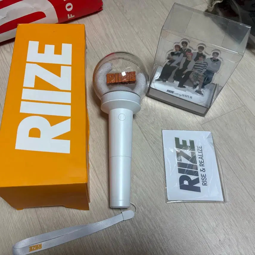 [BUNJANG] RIIZE Official Light Stick / 택포) 라이즈 공식 응원봉 +세터 아크릴 서비스