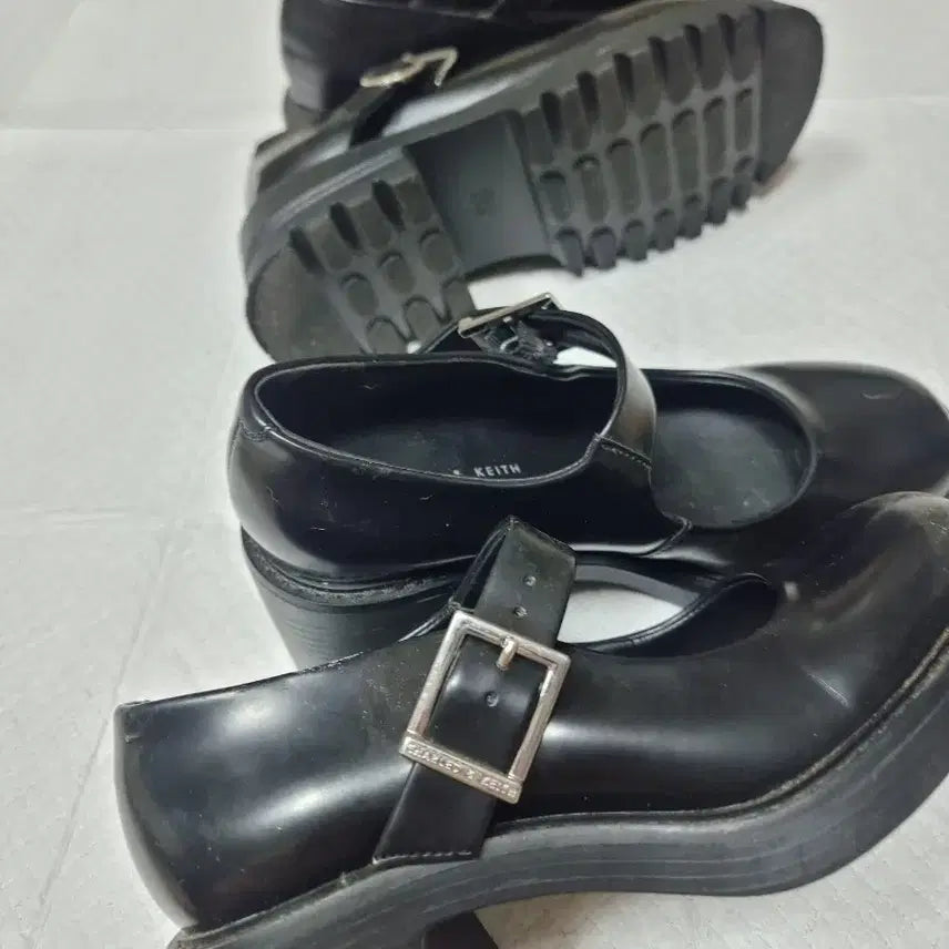 [BUNJANG] Stylish Black Sneakers / 스타일리시 블랙 스니커즈. 구두 개당