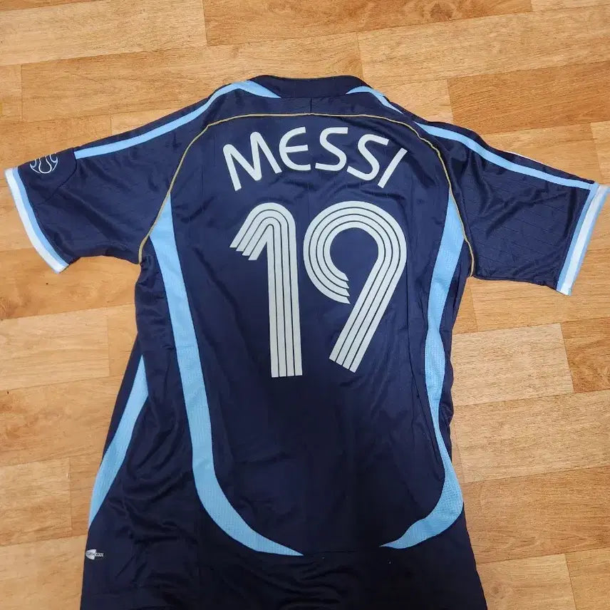 [BUNJANG] Argentina 2006-2008 Away Lionel Messi #19 Replica Jersey / 아르헨티나 06-08 어웨이 리이슈 메시 #19 m사이즈