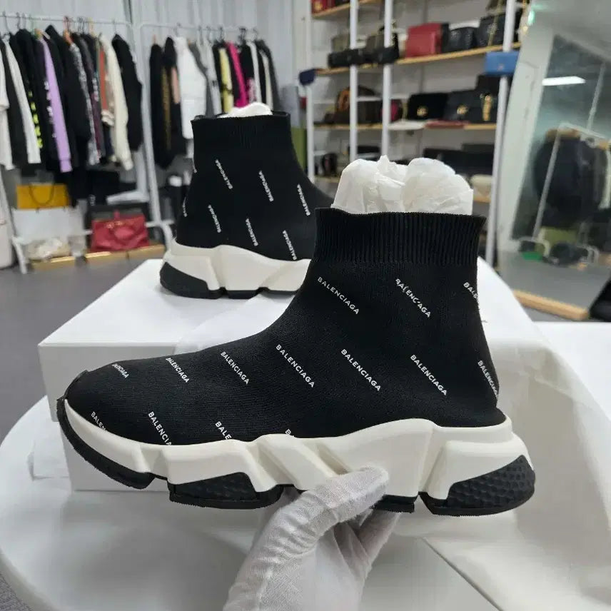 [BUNJANG] Balenciaga Multi-Logo Speed Runner, Size 41 / [정품] 발렌시아가 멀티로고 스피드러너 41사이즈