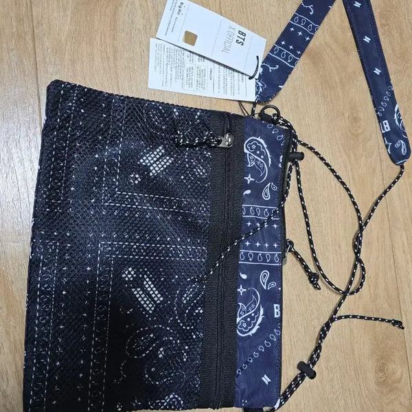 [BUNJANG] BTS Paisley Pattern Sacoche Bag / BTS. 방탄 sacoche bag 사코슈백