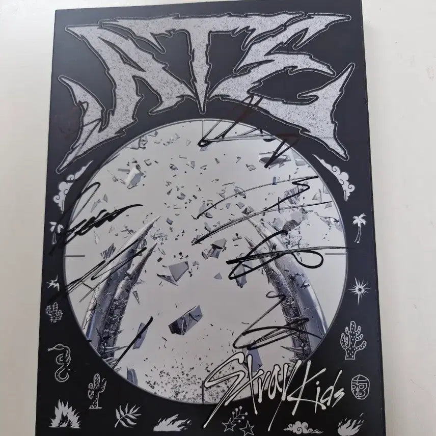 [BUNJANG] Stray Kids ATE All Member Signed Album / 스트레이키즈 ATE 전 멤버싸인 앨범