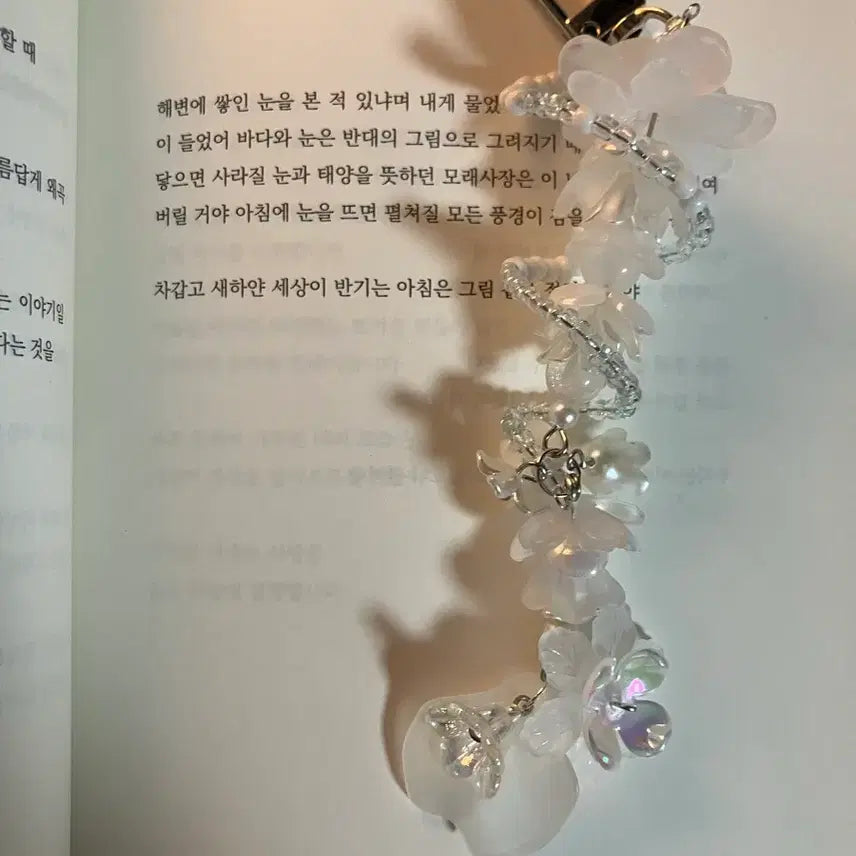 [BUNJANG] White Flower Keychain / 새하얀 꽃 키링