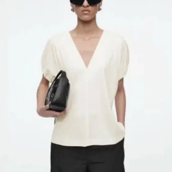 [BUNJANG] COS V-Neck Short Sleeve Top / 코스 V넥 탑