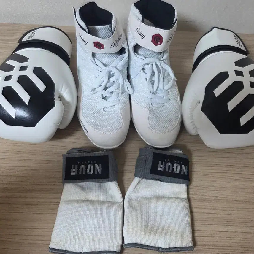[BUNJANG] Boxing Gloves and Shoes Set / 복싱[노바글러브, 복싱화]