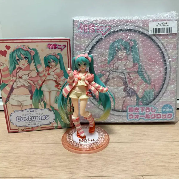 [BUNJANG] Hatsune Miku Roomwear Version Figure + Wall Clock Set / 하츠네미쿠 룸웨어 벽시계 +피규어 세트판매