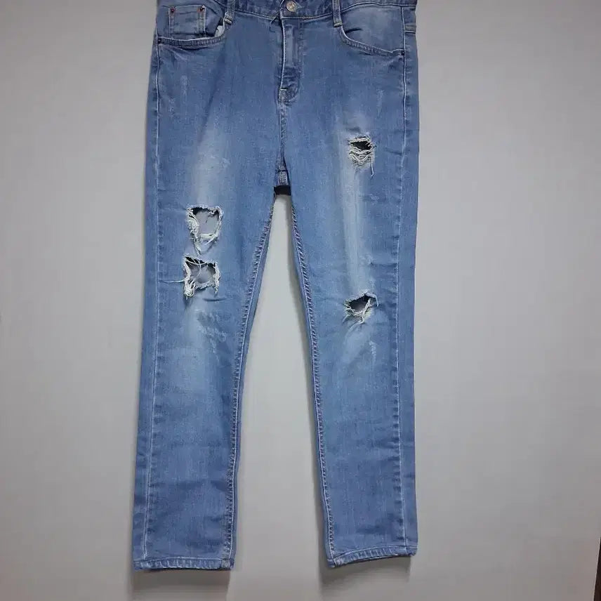 [BUNJANG] Distressed Straight Fit Light Wash Jeans (M) / 청바지 찢청 일자핏 연청(M)