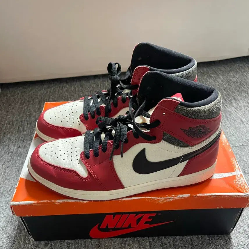[BUNJANG] Air Jordan 1 Retro High OG Chicago 2022 / 조던 1 레트로 하이 OG 시카고 2022 290