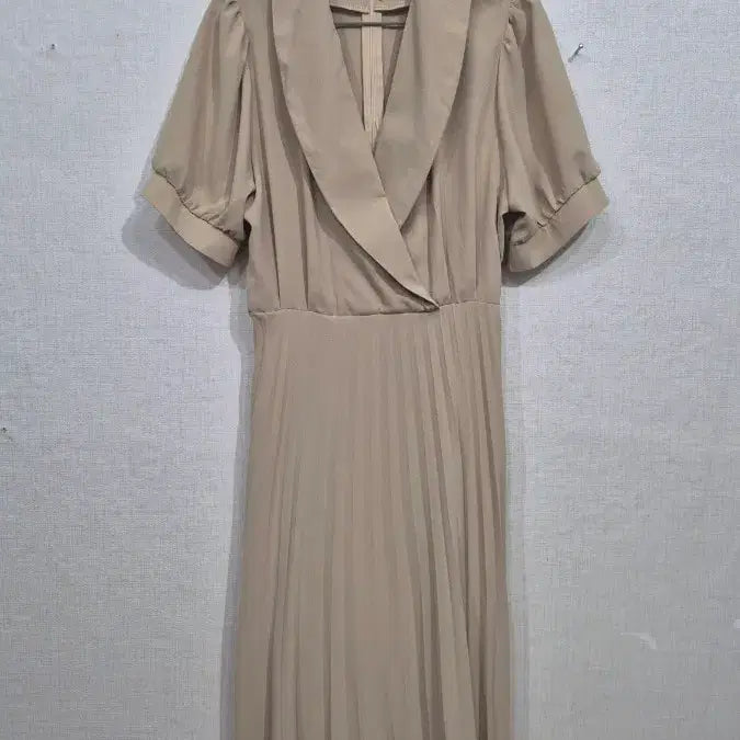 [BUNJANG] Beige Pleated Dress / 베이지색 플리츠 원피스