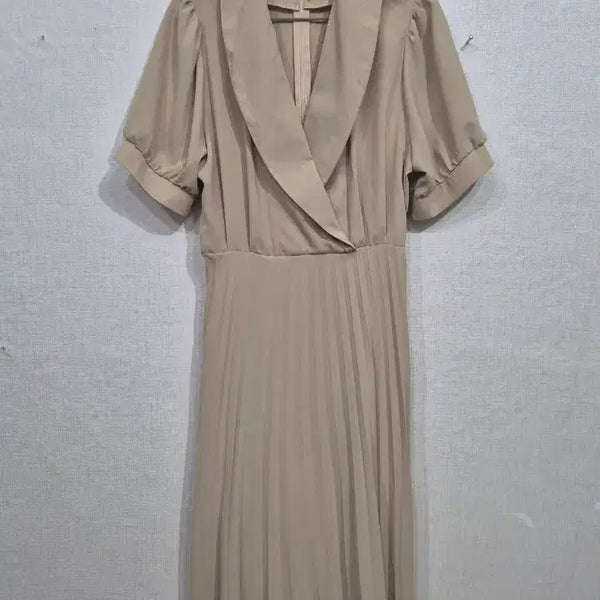 [BUNJANG] Beige Pleated Dress / 베이지색 플리츠 원피스