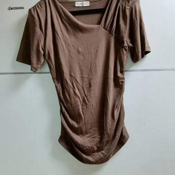 [BUNJANG] Onegyaru Asymmetrical Drape T-Shirt / 오네갸루 사선 드레이프 티셔츠