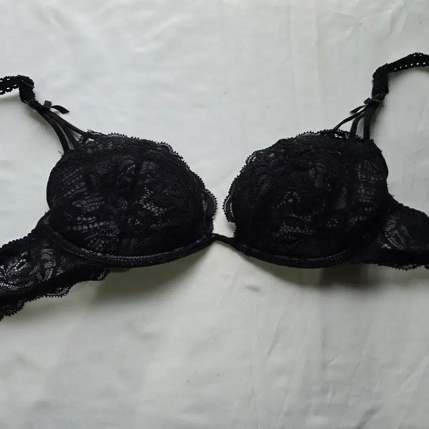 [BUNJANG] Black Strap Lace Bra (A Cup) / (중고) 블랙 스트랩 레이스 브래지어 A컵