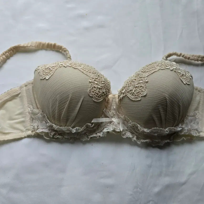 [BUNJANG] Beige Lace Molded Bra B Cup (Used) / (중고) 베이지 레이스 몰드 브래지어 B컵